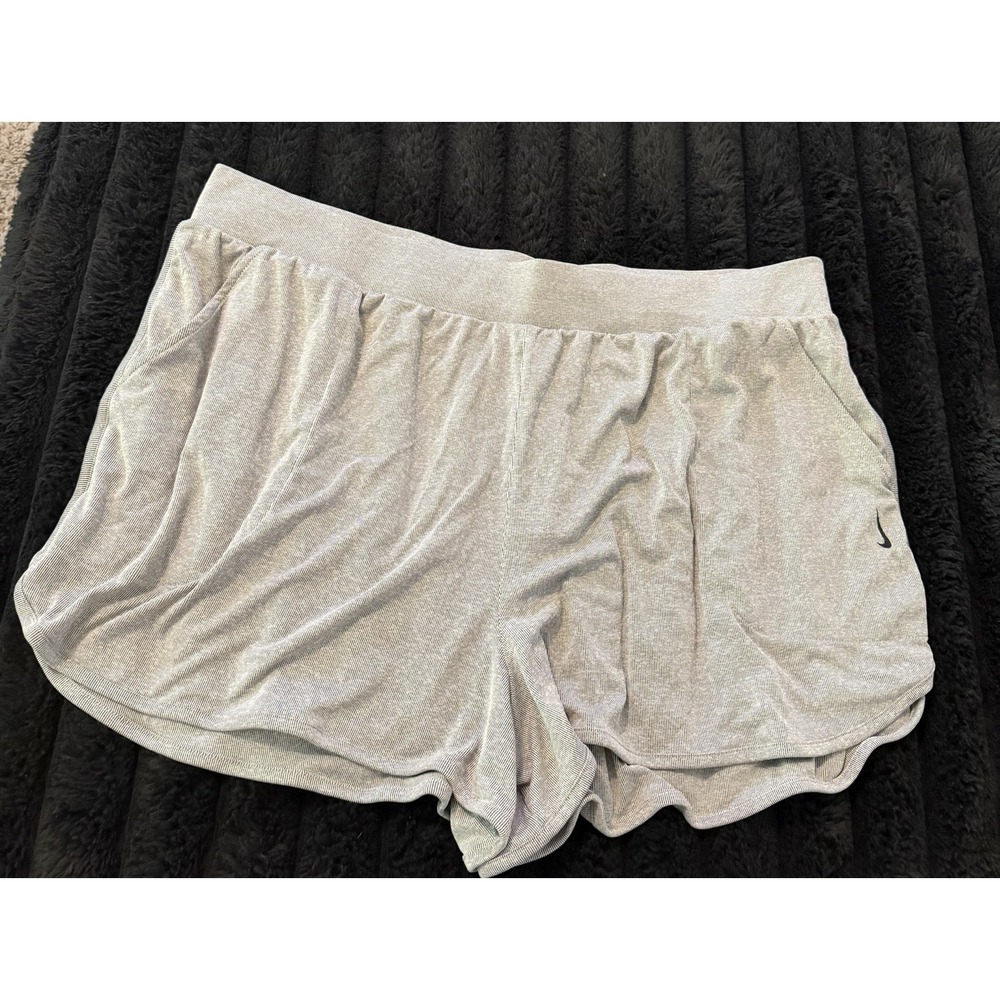 Womens Nike Shorts 2x  Yoga‎  Nwt